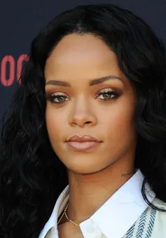 Rihanna trở thành “Biểu tượng thời trang của năm”